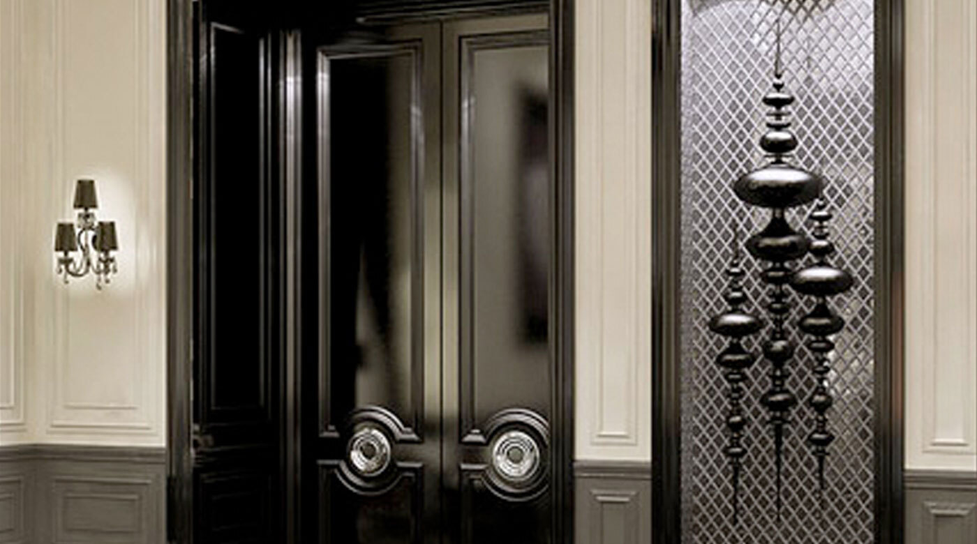 A custom mirror is installed in the entrance of a building